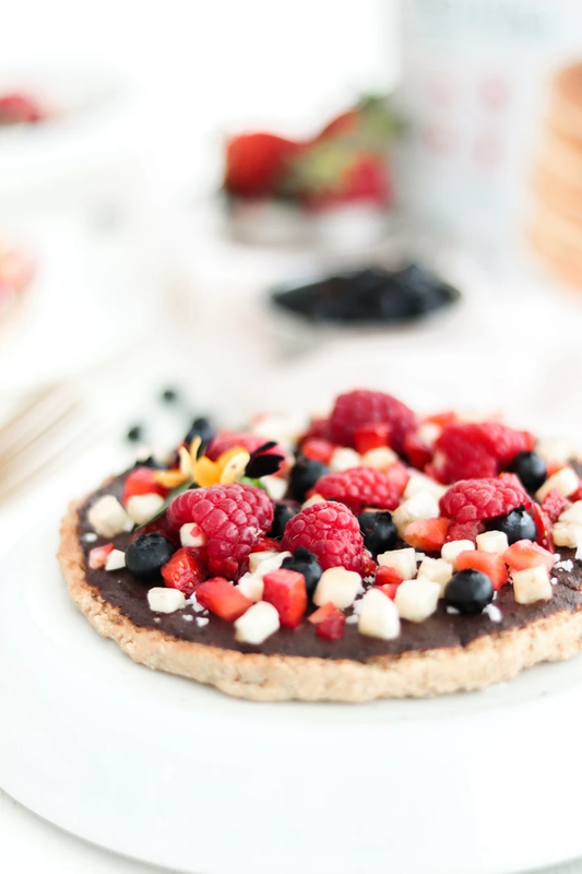 Protein mini-pizzas with fruit